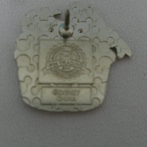 Four Walt Disney World Trading Pins - Picture 6 of 7